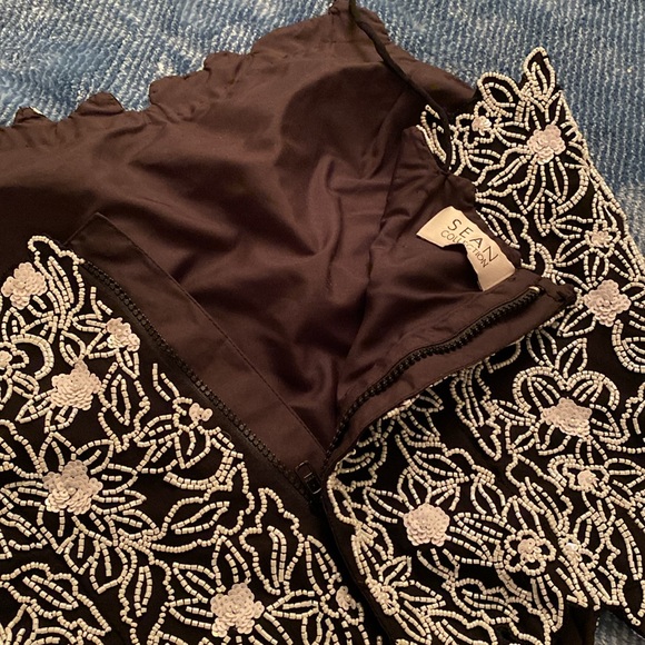 Sean collection white beaded blk base stroppy - Picture 4 of 4